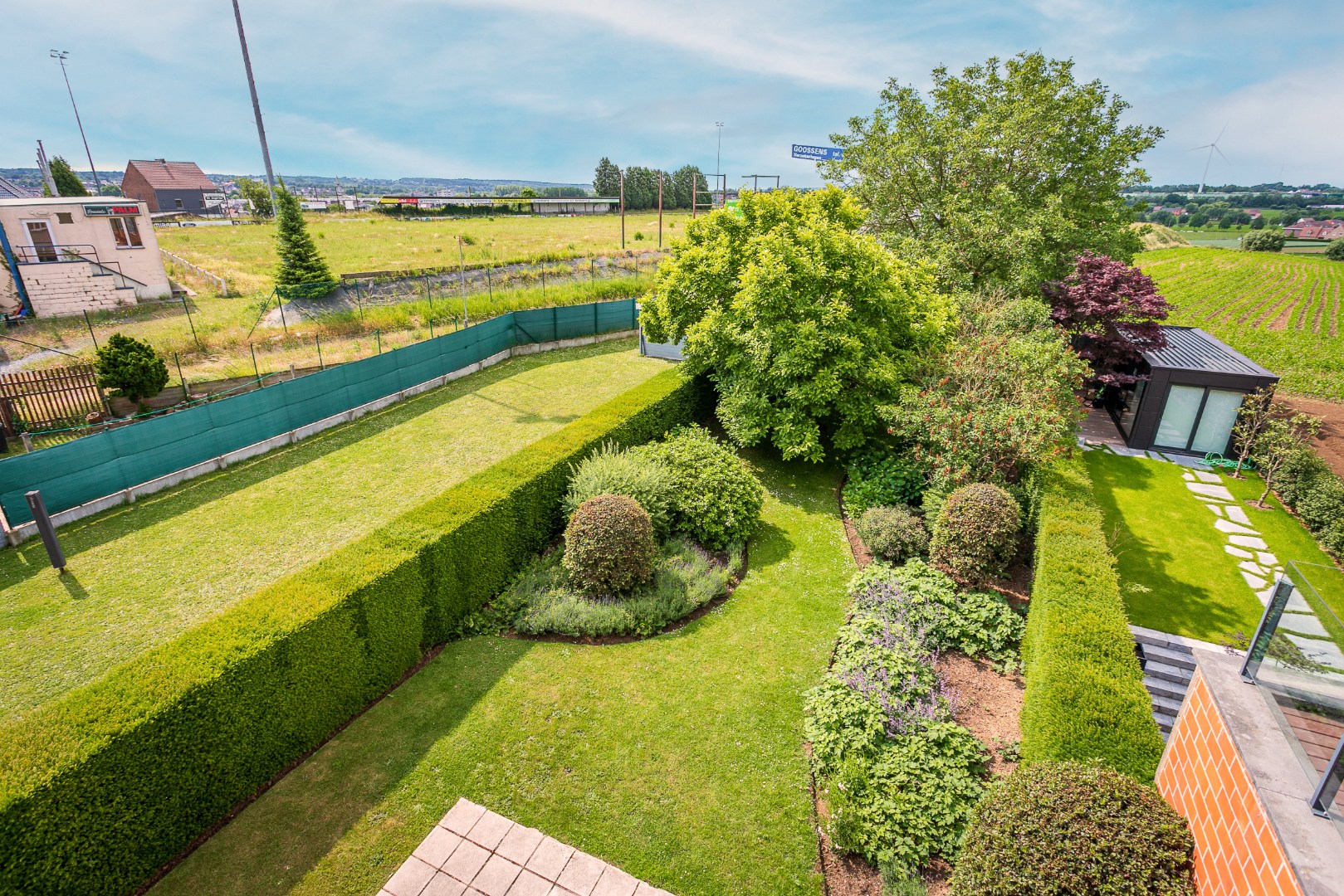 Verzorgde 3-gevelwoning met 3 slpk en tuin te Halle 