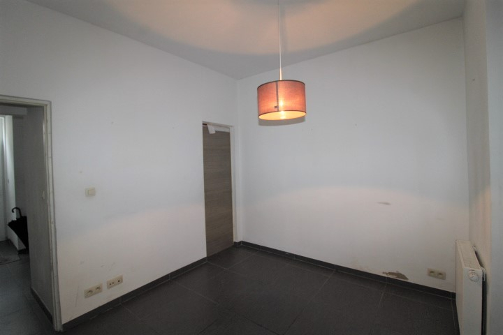 Rijwoning met 2 slaapkamers en koer te Roeselare 