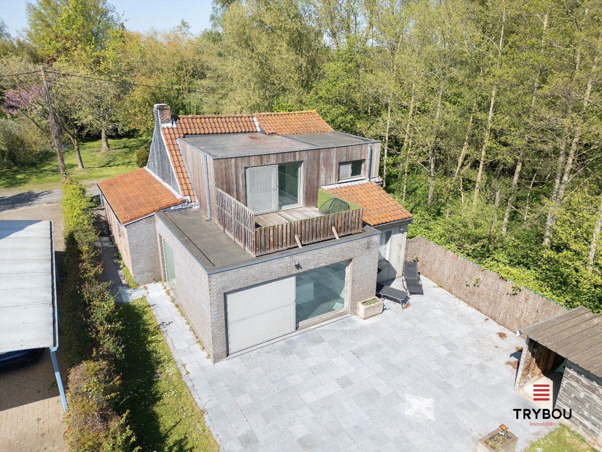 Alleenstaande woning met 4 slaapkamers in Merkem! 