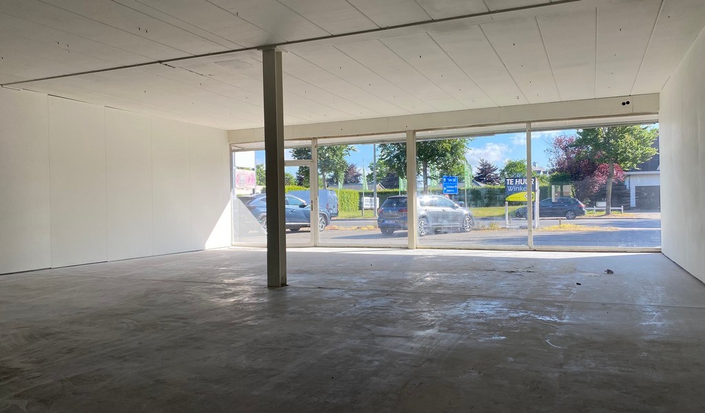 Showrooms te huur op zichtlocatie langs N9 in Lievegem