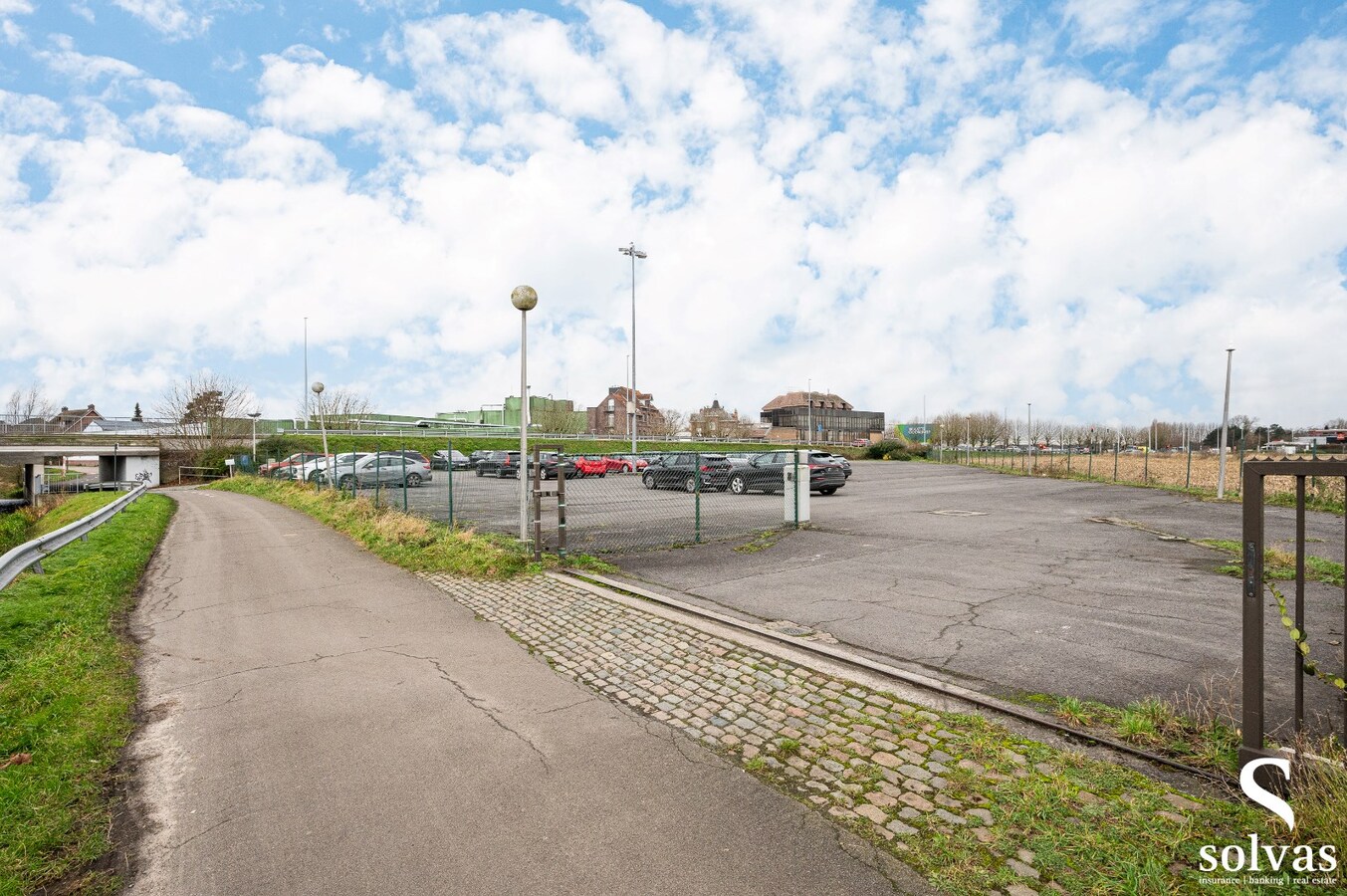 Uniek kantoorgebouw (2131m²) aan de N9! 