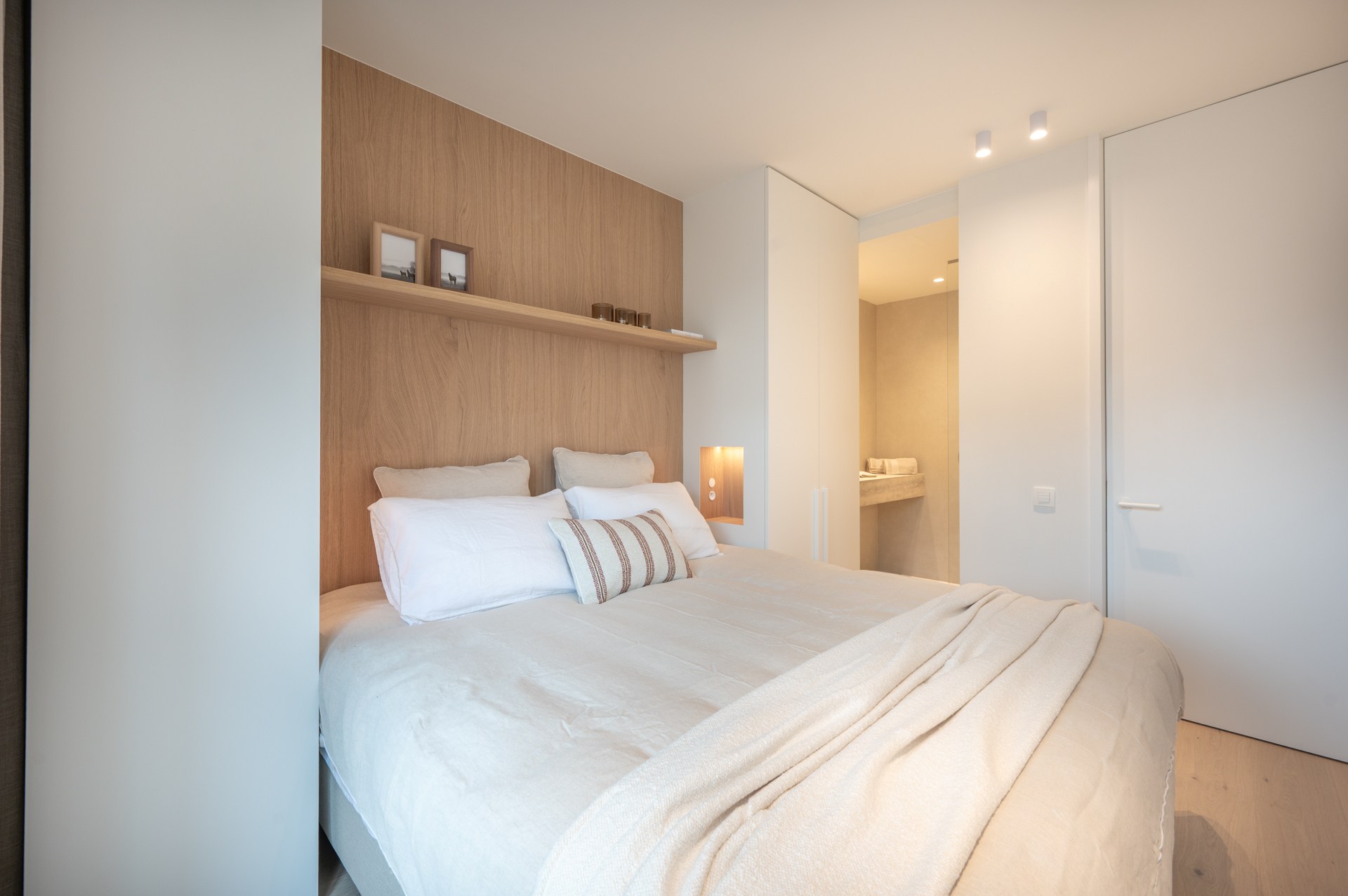 Exclusief gerenoveerd appartement met 3 slaapkamers te koop vlak bij het Albertstrand en het Rubensplein 