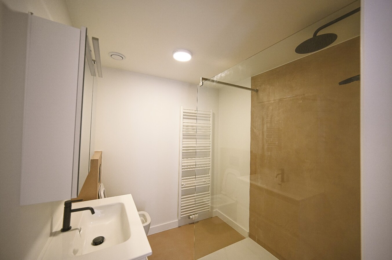 KNAP CENTRAAL GELEGEN GERENOVEERD APPARTEMENT 