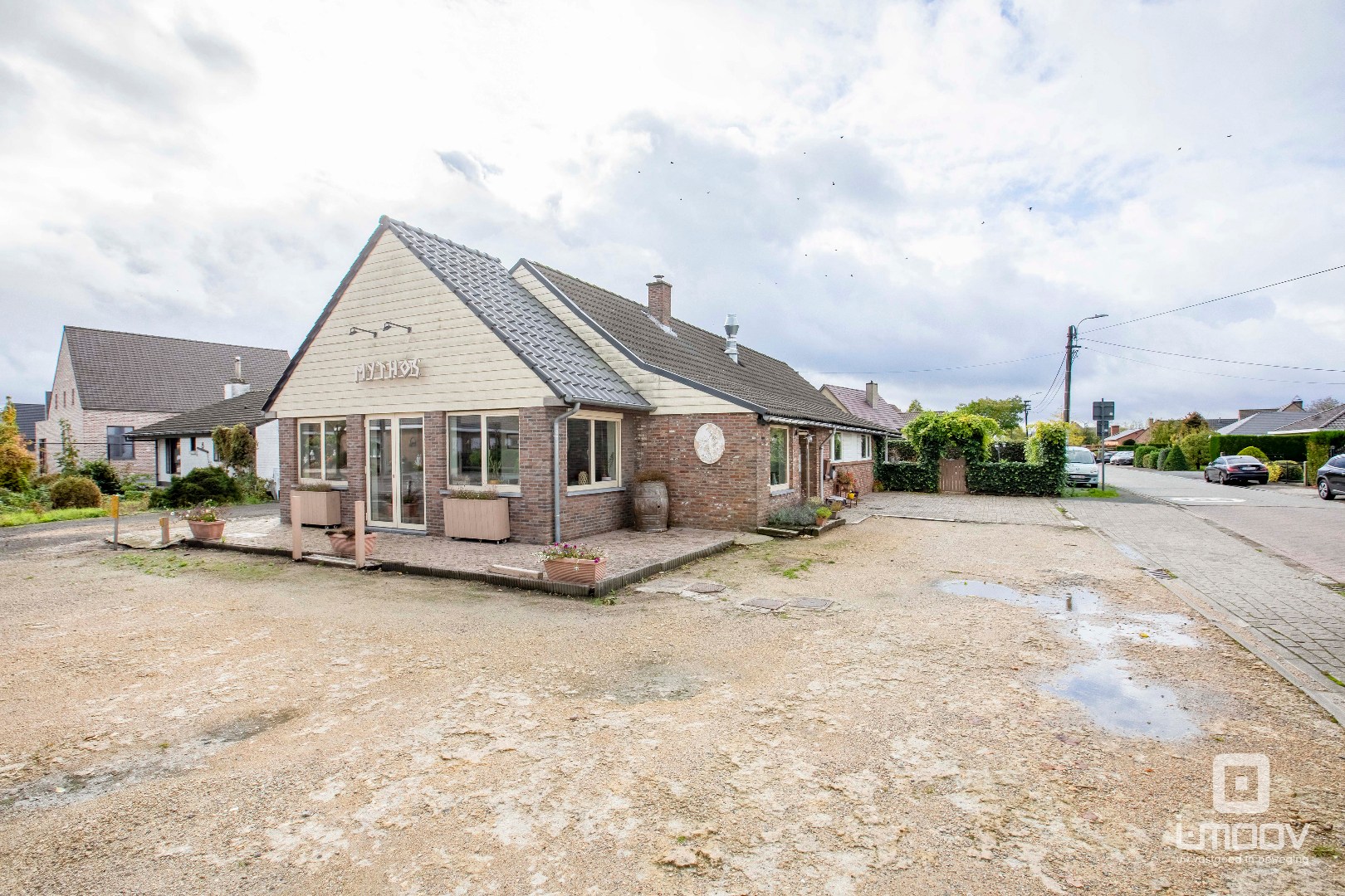 Te koop- Gebruiksklaar restaurant met terras en appartement in hartje Hijfte (Lochristi) 