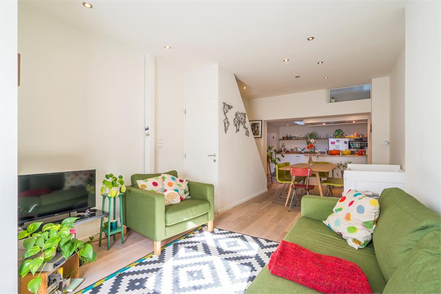 Instapklare gerenoveerde rijwoning 