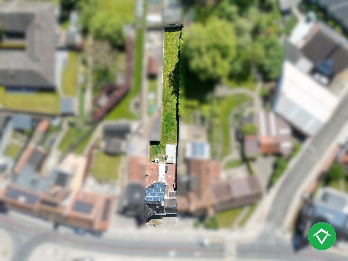 Charmante woning met twee slaapkamers, diepe tuin en ruime garage 