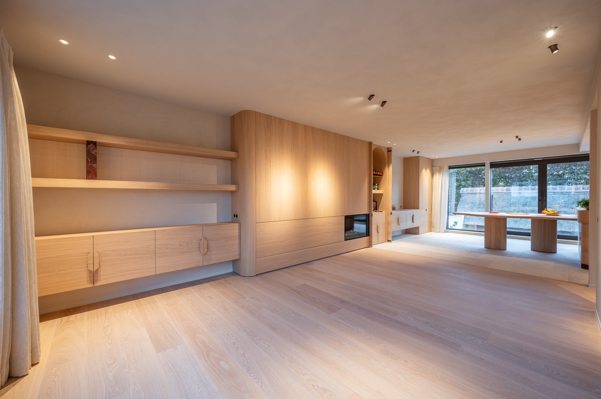 Luxe, comfort kortom een prachtig gerenoveerde woning in hartje Knokke. 