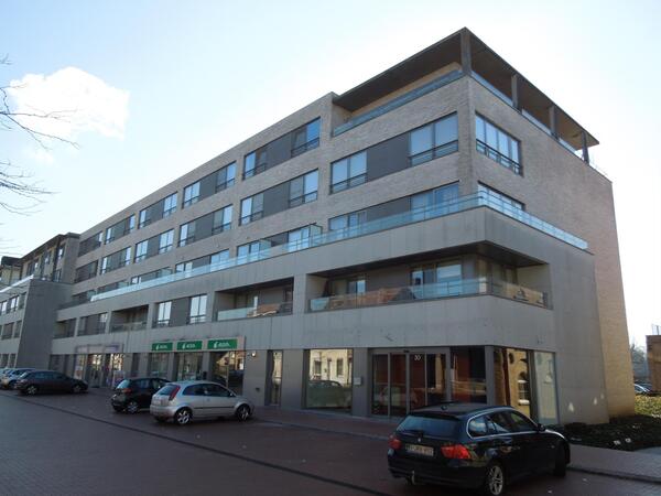 Verhuurd Commerciële winkel te Izegem