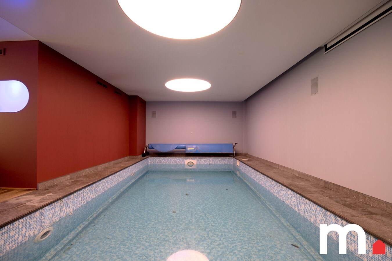 Villa met binnenzwembad, sauna en praktijkruimte (160m2) te Kuurne ! 