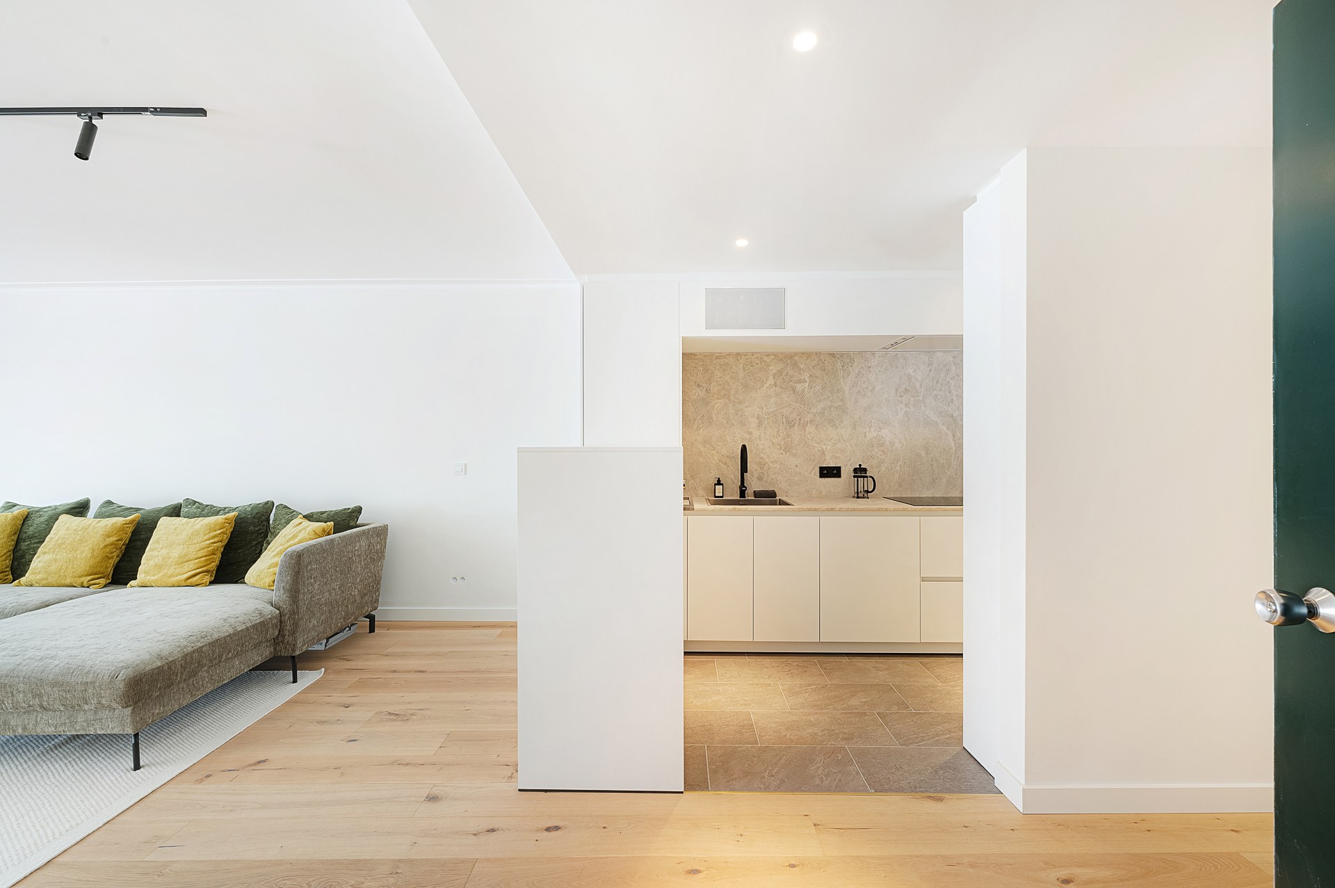 Stijlvol en volledig gerenoveerd appartement op wandelafstand van zee. 