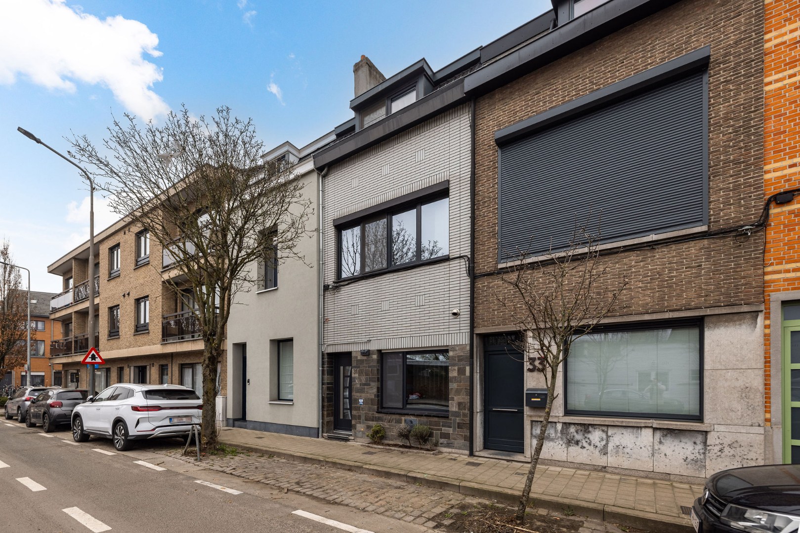 Hoogwaardig gerenoveerde stadswoning met 4 slaapkamers en zuidgericht dakterras 