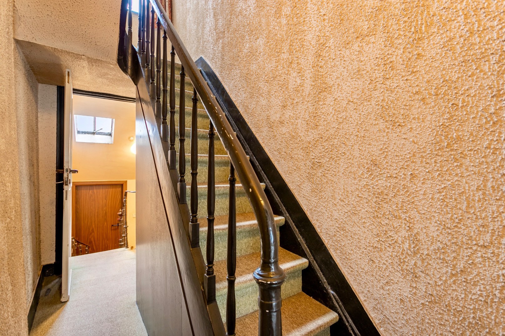 Handelspand met woonst te Halle-centrum 