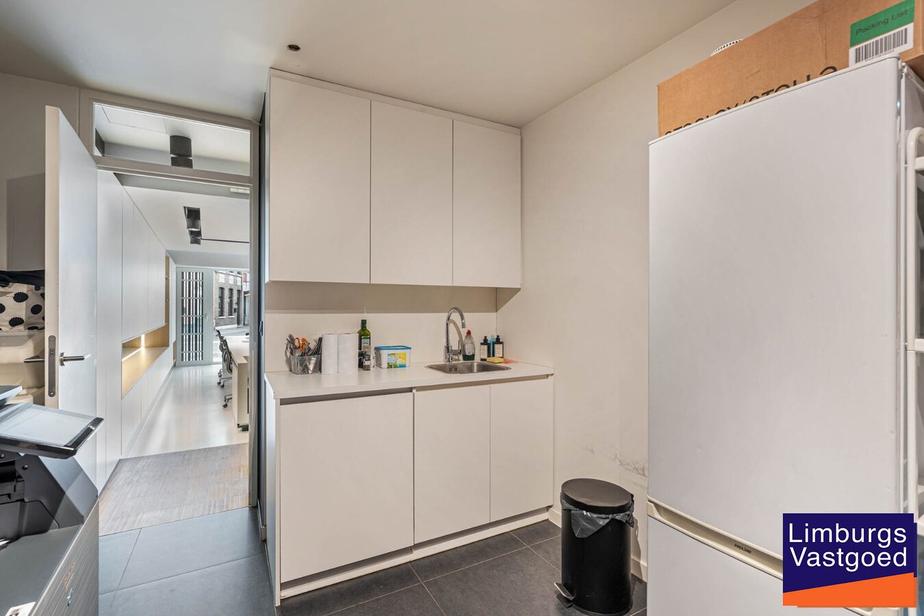 Modern instapklaar kantoor in Hasselt centrum met energielabel B, 