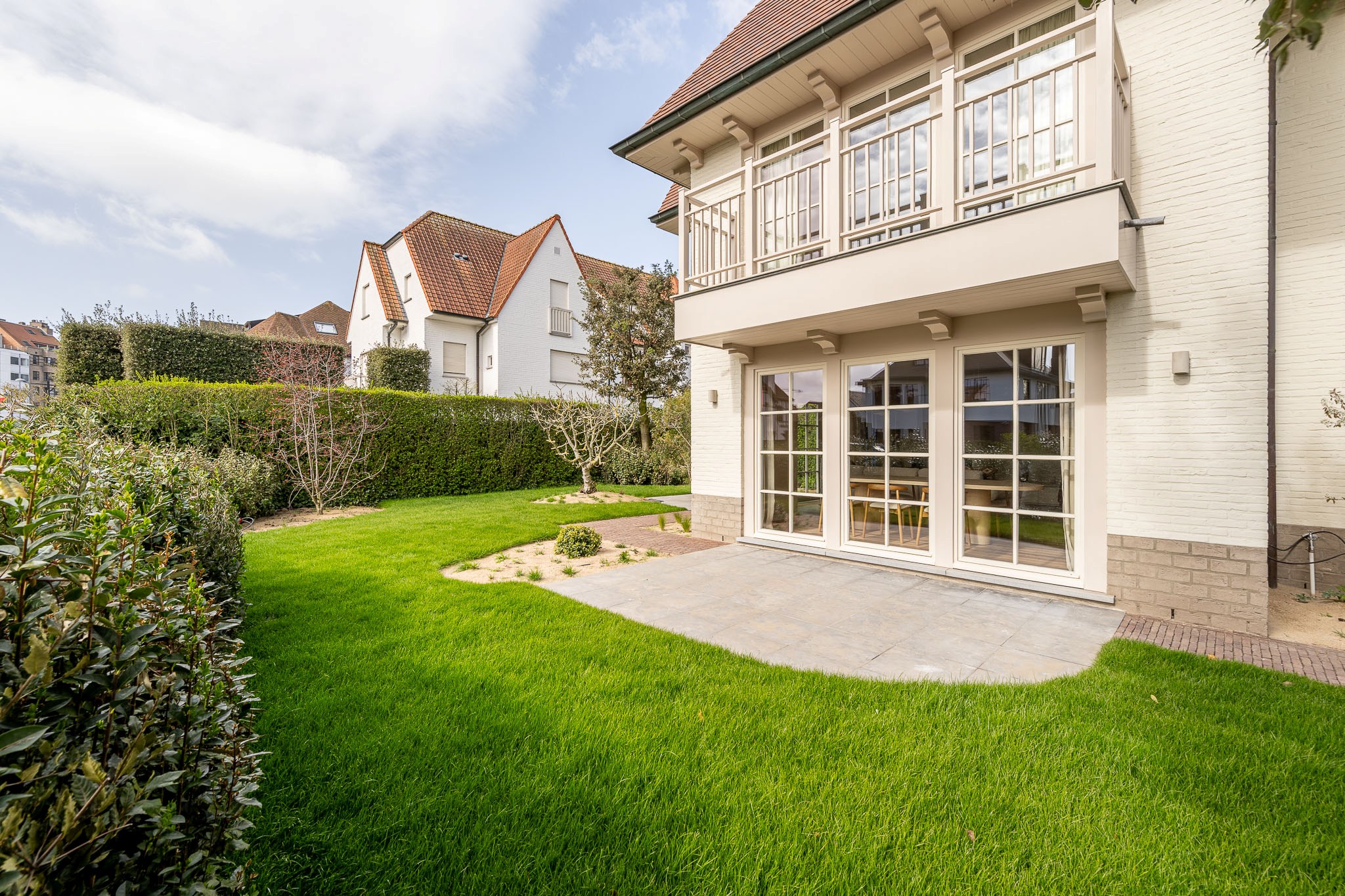 Prachtig gerenoveerde  halfopen woning op topligging nabij centrum, zee en strand 