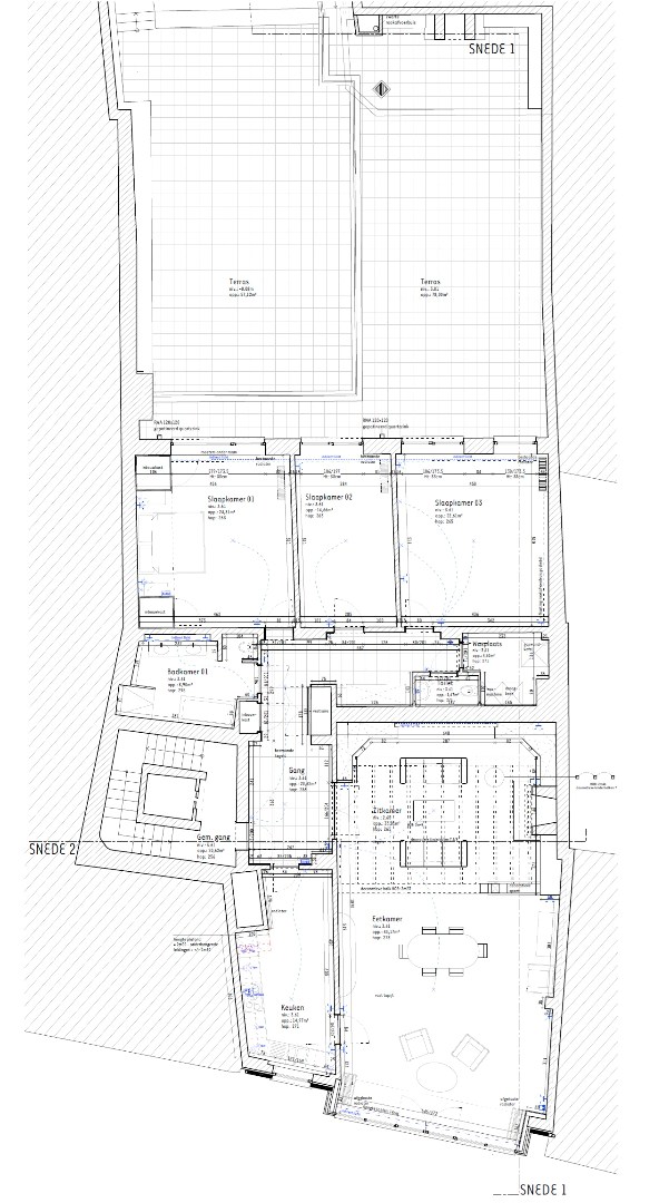 RIANT APPARTEMENT MET 3 SLAAPKAMERS EN GROOT TERRAS 