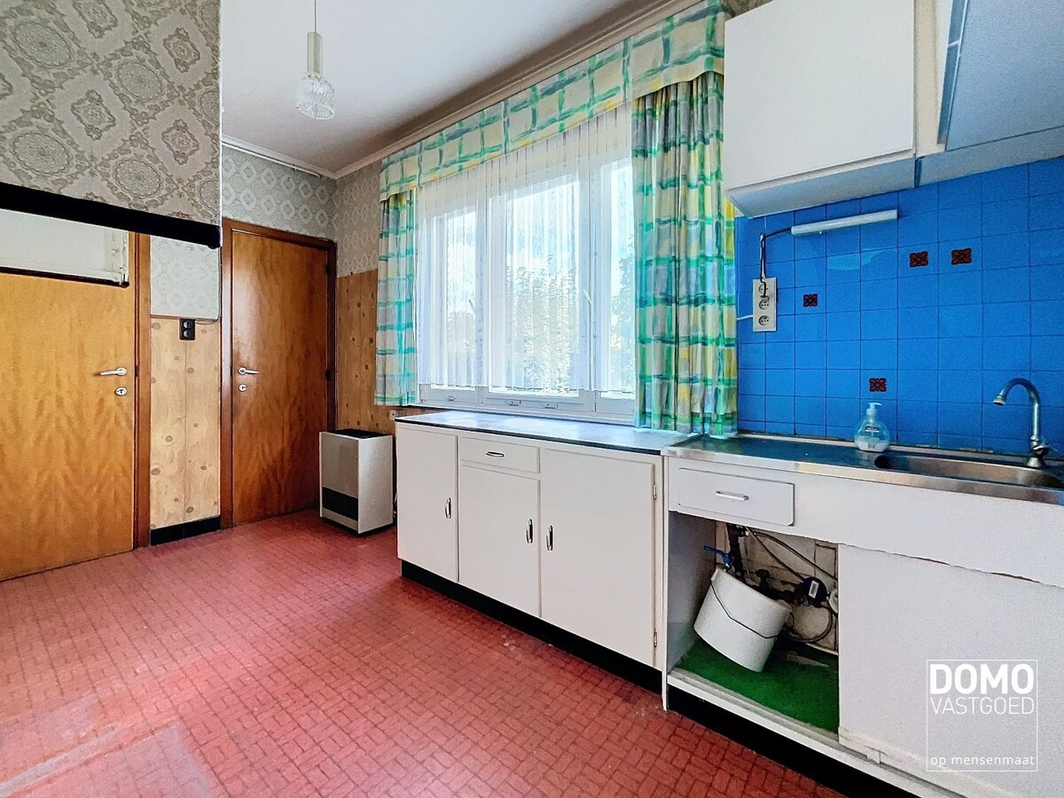 TE RENOVEREN HALFOPEN WONING MET TUIN EN GARAGE OP 8A 67CA TE KURINGEN 