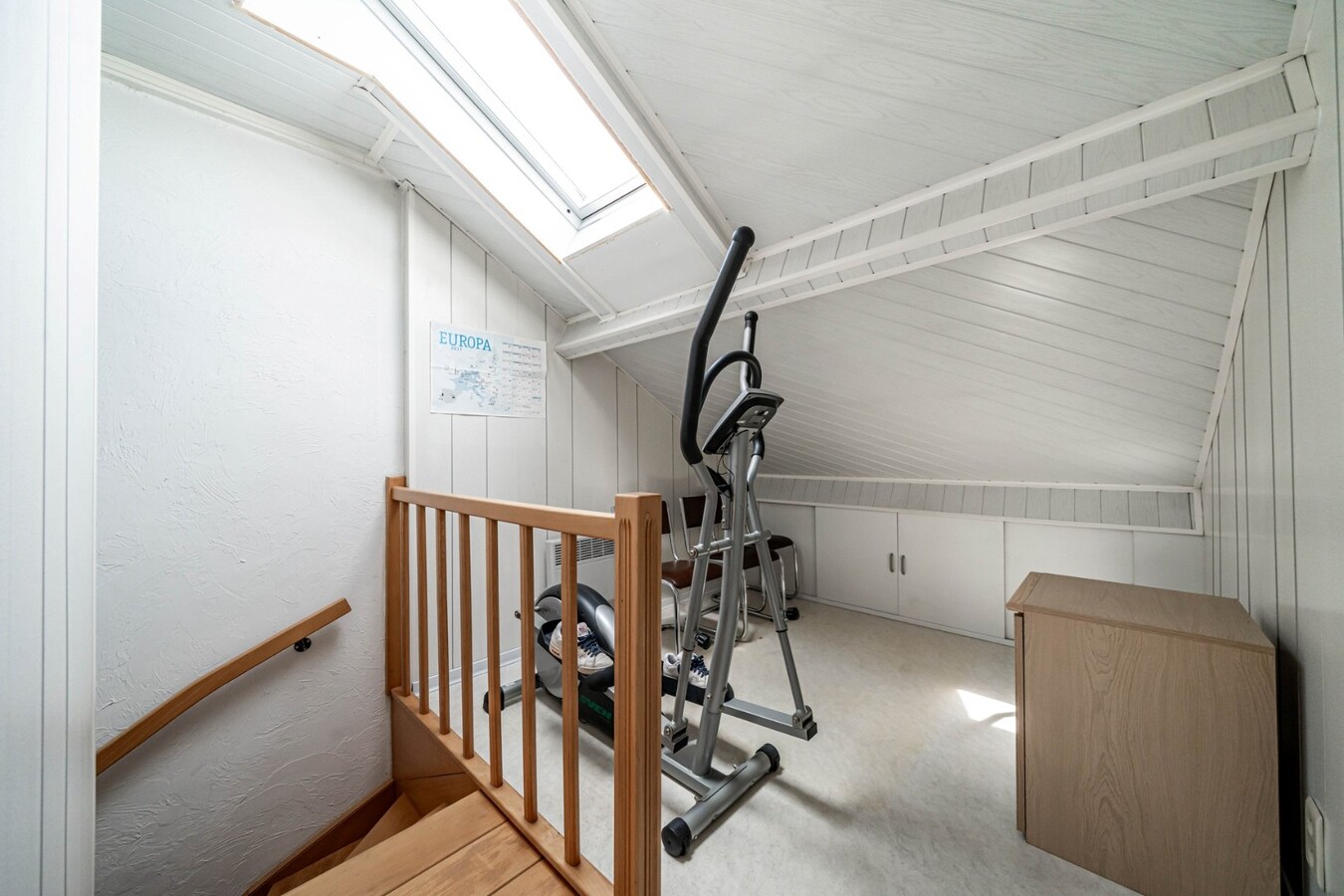 GERENOVEERDE, INSTAPKLARE GEZINSWONING MET 4 SLAAPKAMERS TE TUILT 