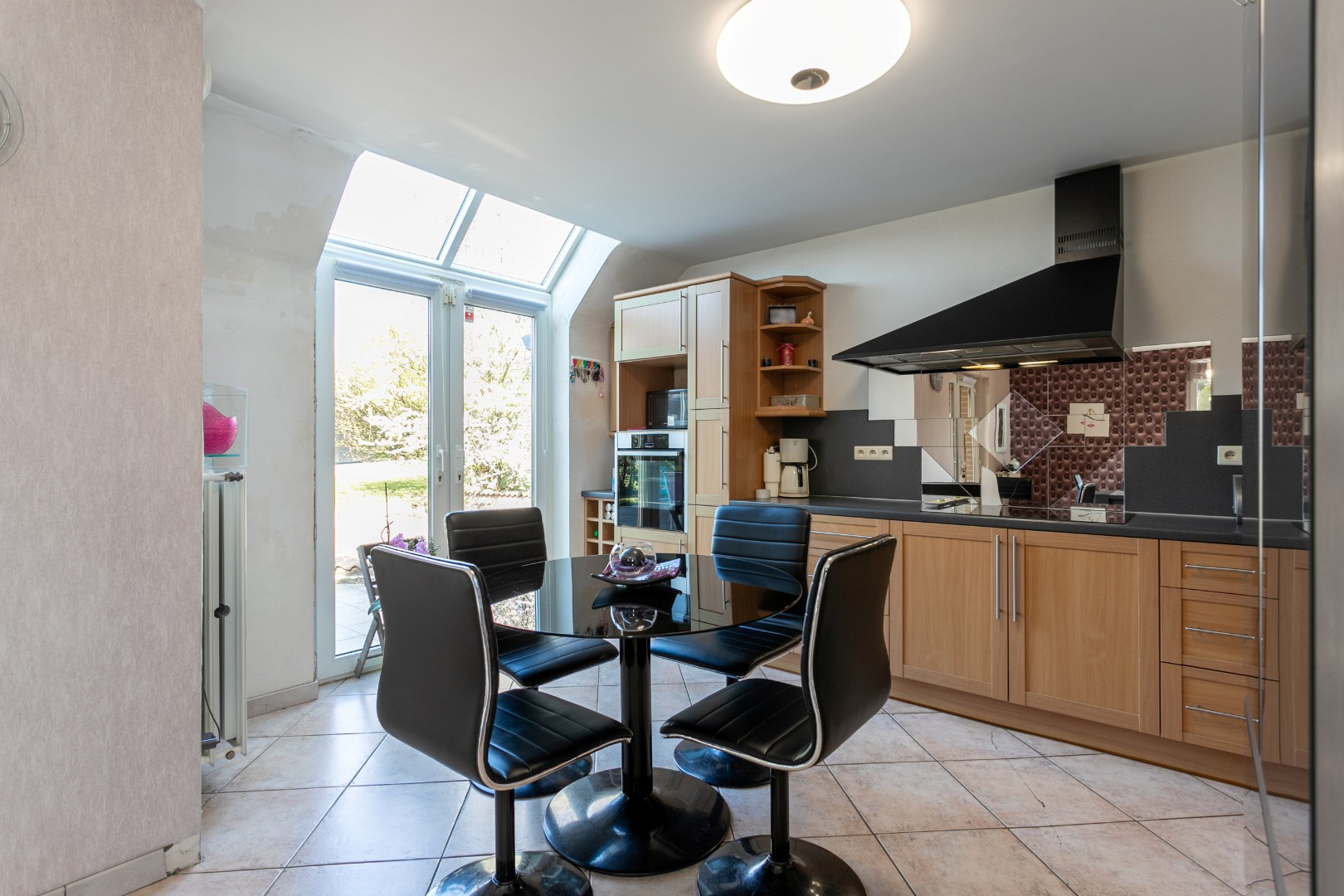 Vrijstaande woning met 4 slpks &amp; ruime tuin 