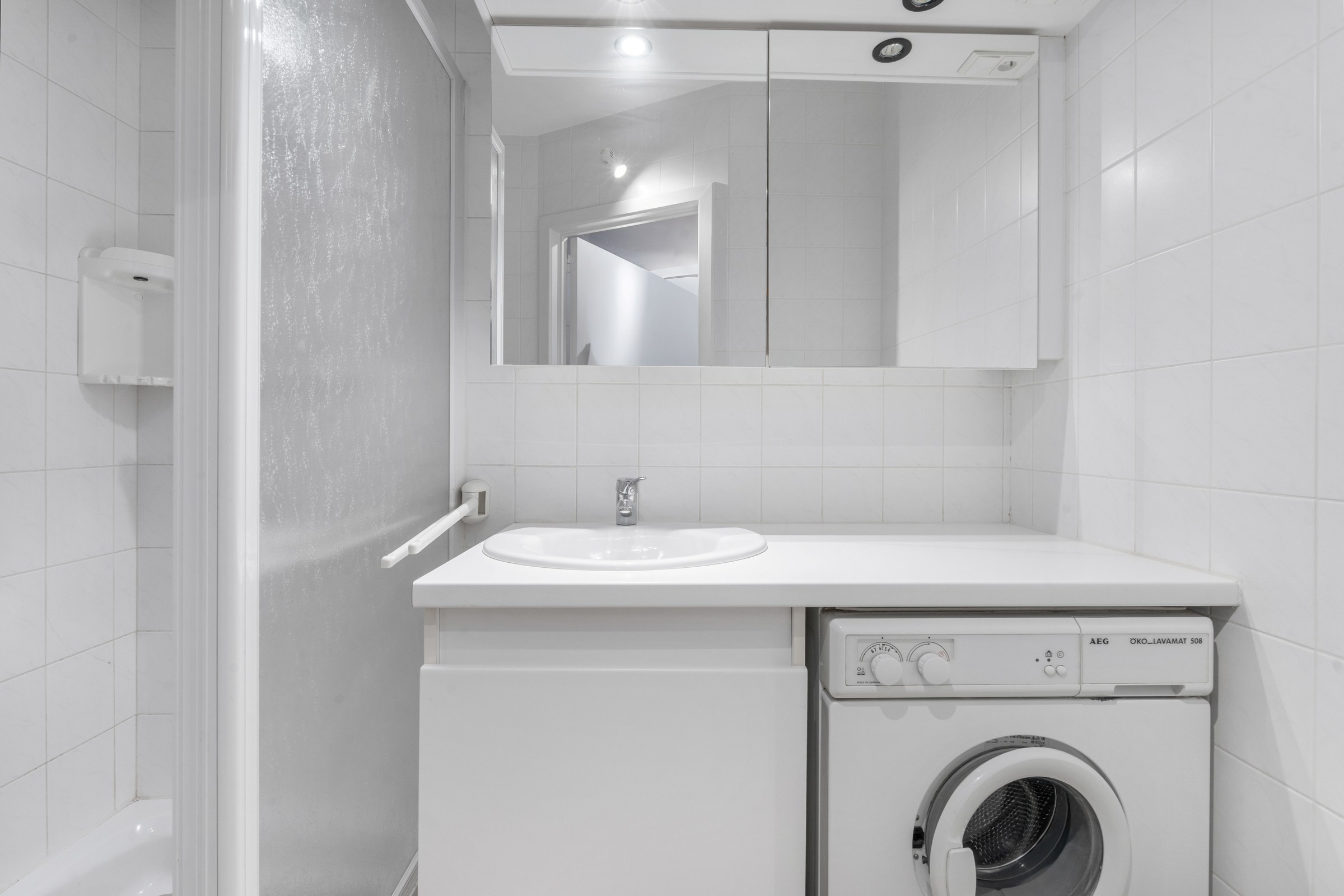 Appartement de 2 pièces bien situé au centre, du côté ensoleillé de la Lippenslaan, à distance de marche de la place Van Bunnen. 