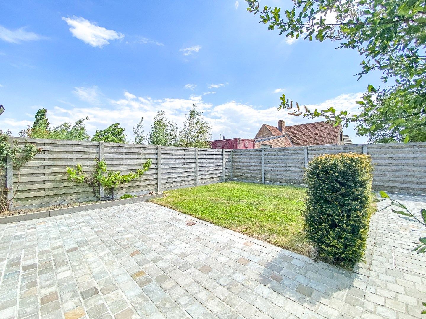 Moderne halfopen bebouwing met 3 slaapkamers. 