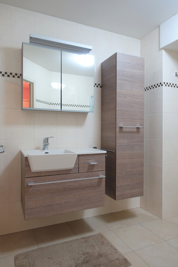 Gelijkvloers appartement met tuin en garage 