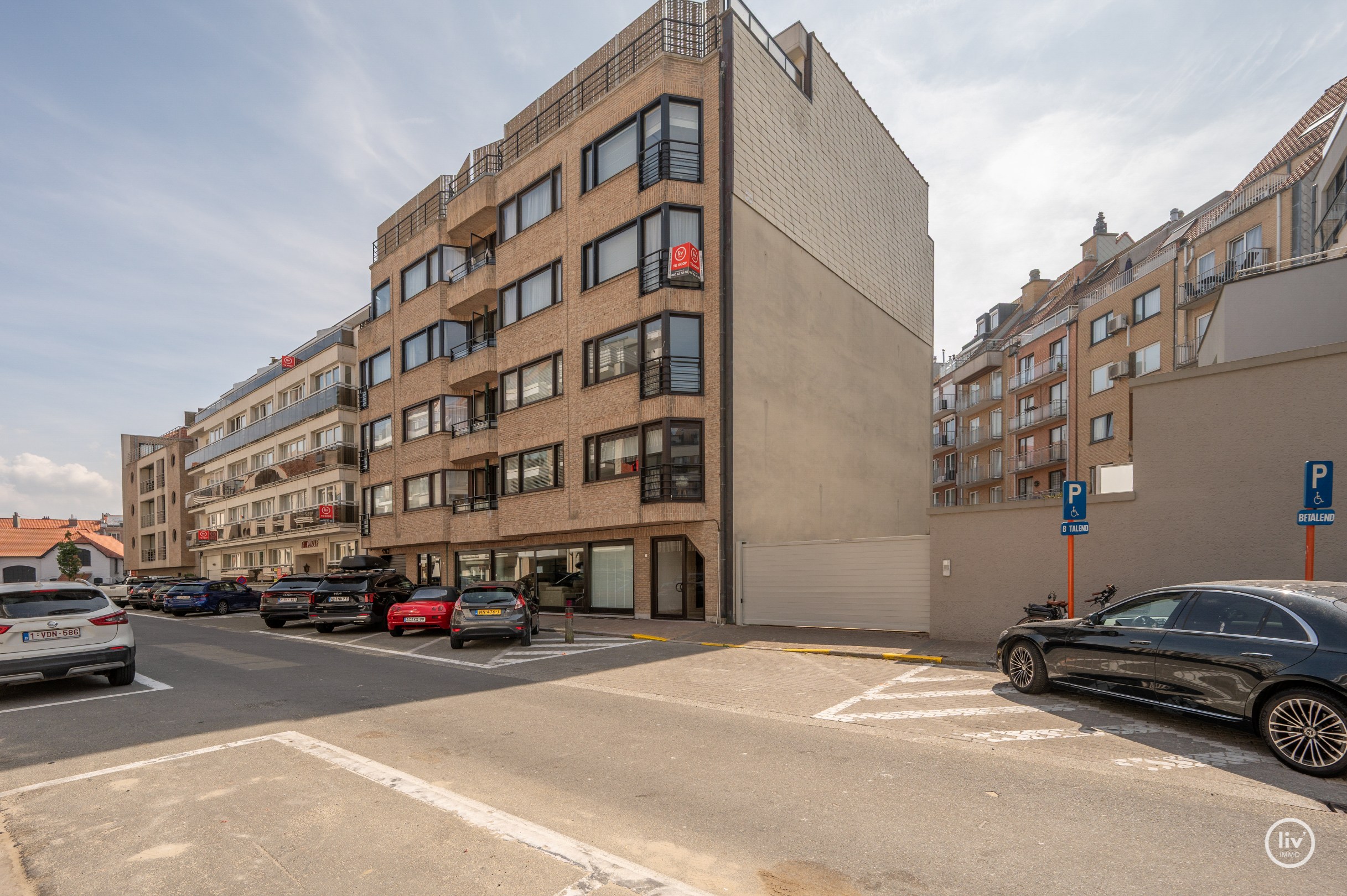 Bel appartement rénové de 3 chambres dans un emplacement de premier choix dans la rue Mosselman à Knokke. 