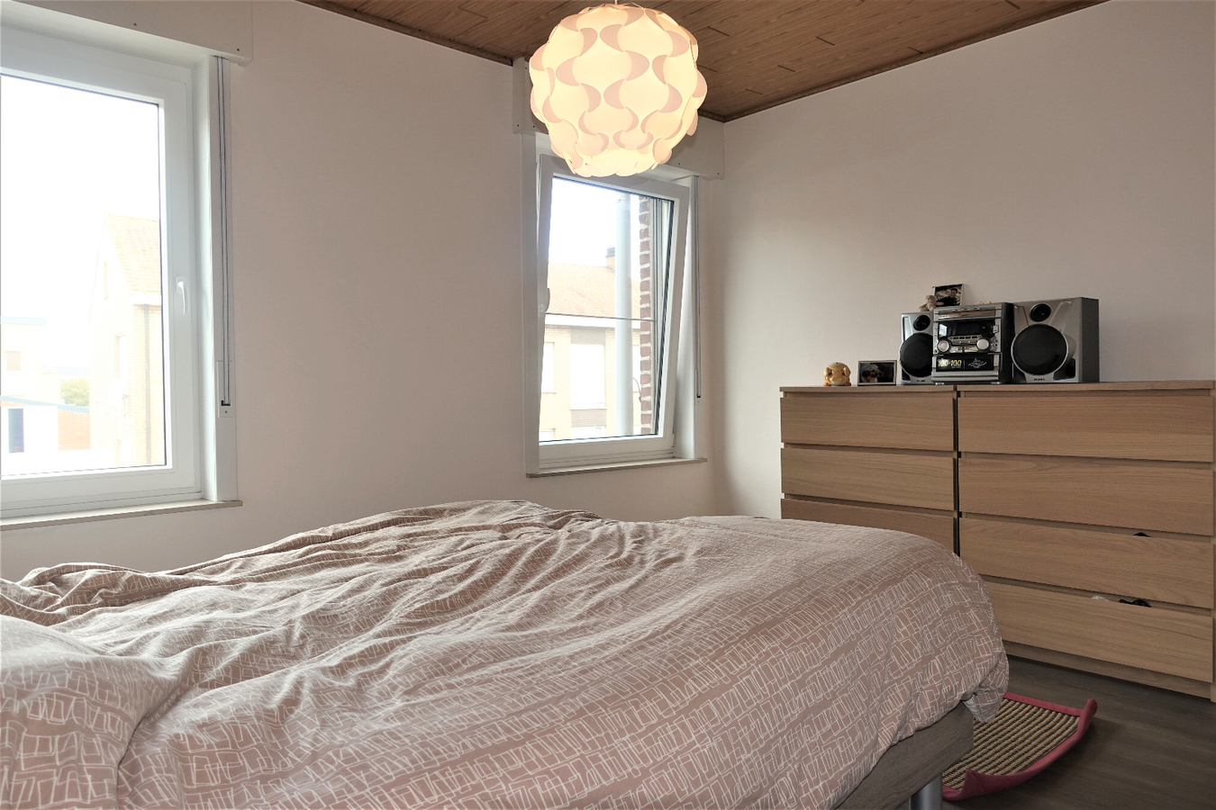 Half-open woning met grote tuin te Aartrijke 