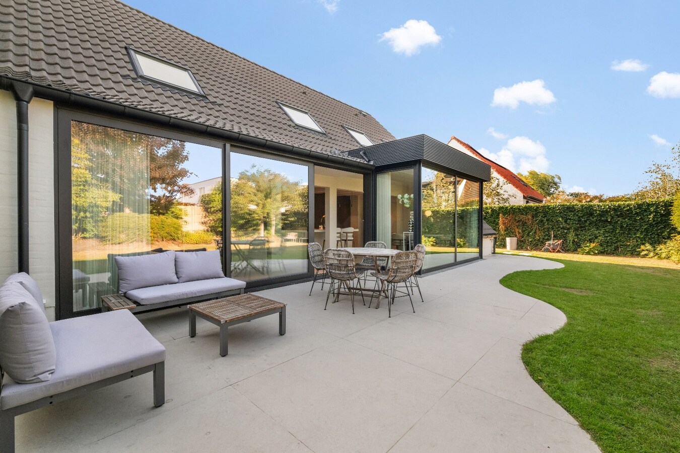 Exclusief gerenoveerde villa in een rustige doodlopende straat nabij het centrum van Knokke 