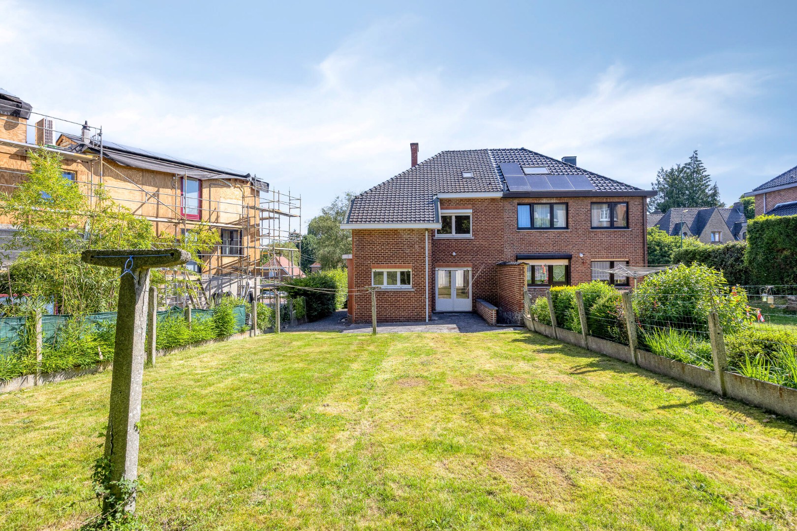 TE RENOVEREN WONING met 3/4 slaapkamers en tuin – 1640 SINT-GENESIUS-RODE 