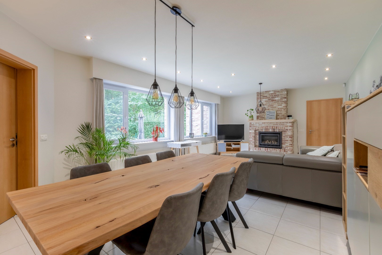 Instapklare en ruime  halfopen bebouwing nabij het Leiepark 