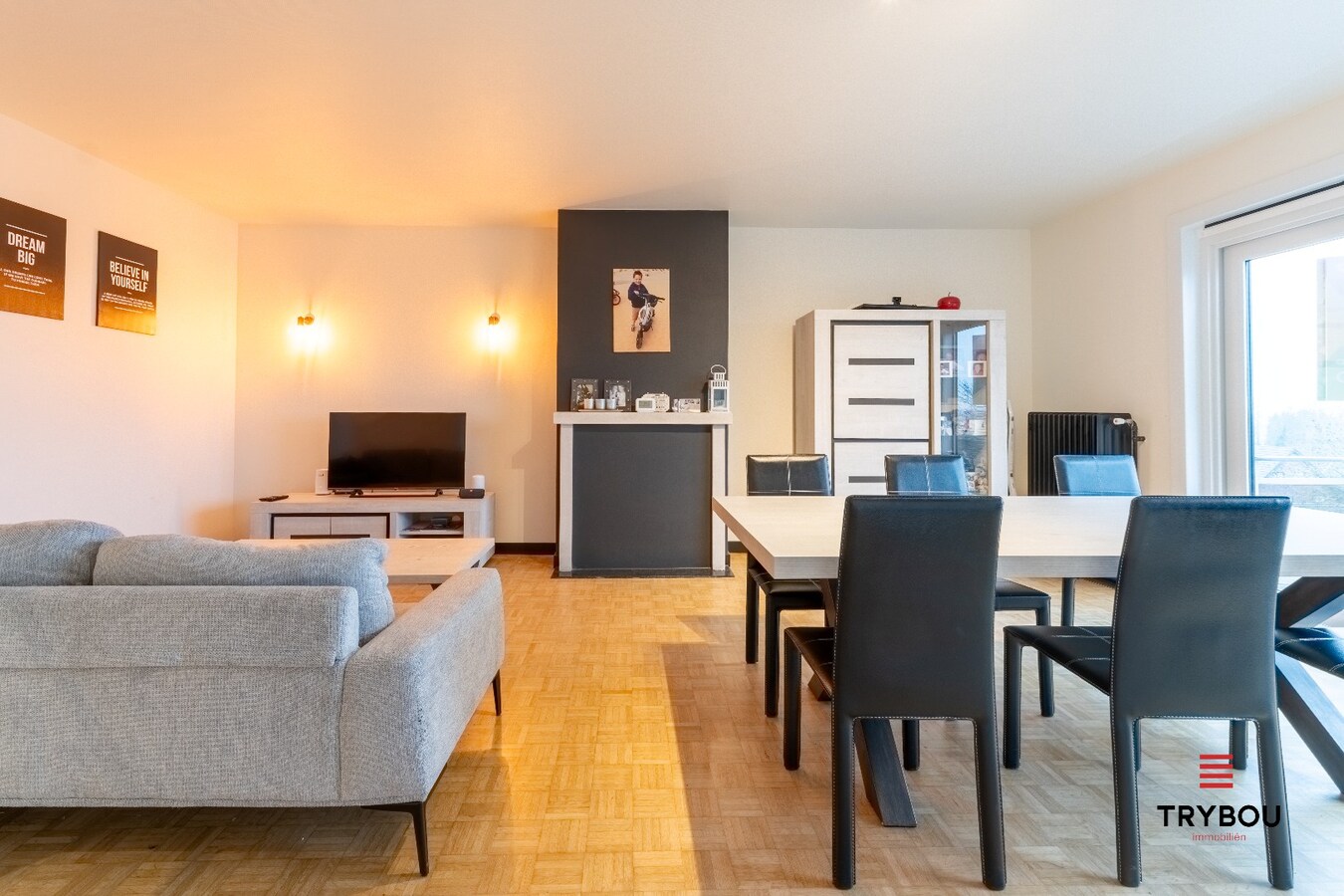 Volledig gerenoveerd 2-slaapkamerappartement te koop – rand centrum Ieper 