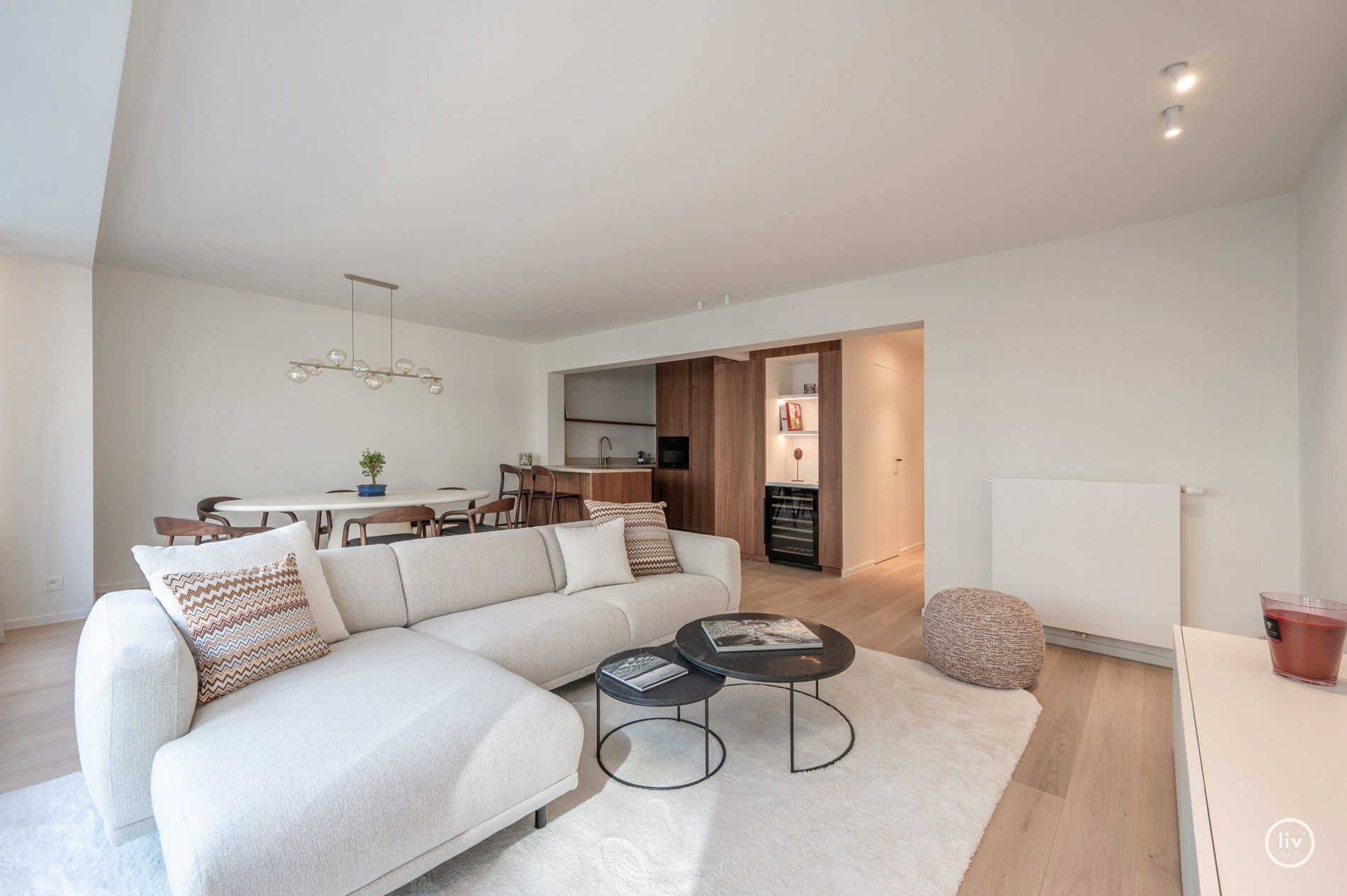 Résidence Akropolis : appartement rénové (largeur de façade d'environ 7 m) à vendre situé dans l'avenue Zoutelaan à Knokke, dans un bâtiment entièrement rénové tant à l'intérieur qu'à l'extérieur. 