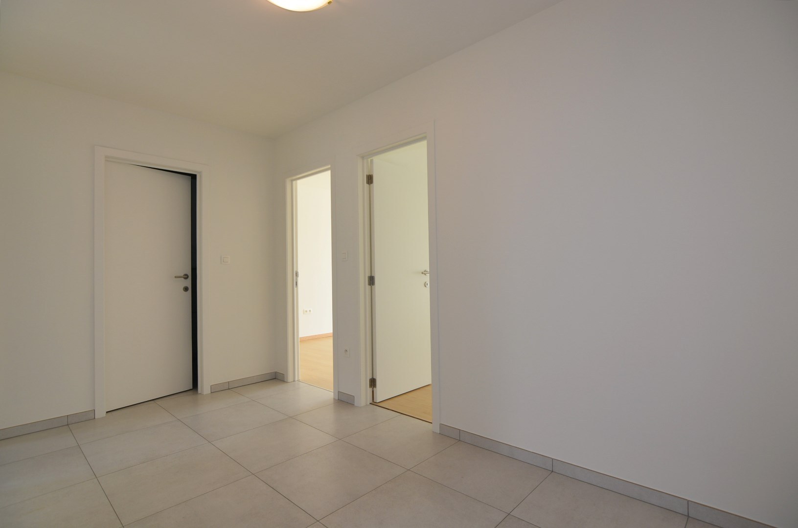 Moderne appartementswoning met 3 slpk, dubbele garage en terras. 