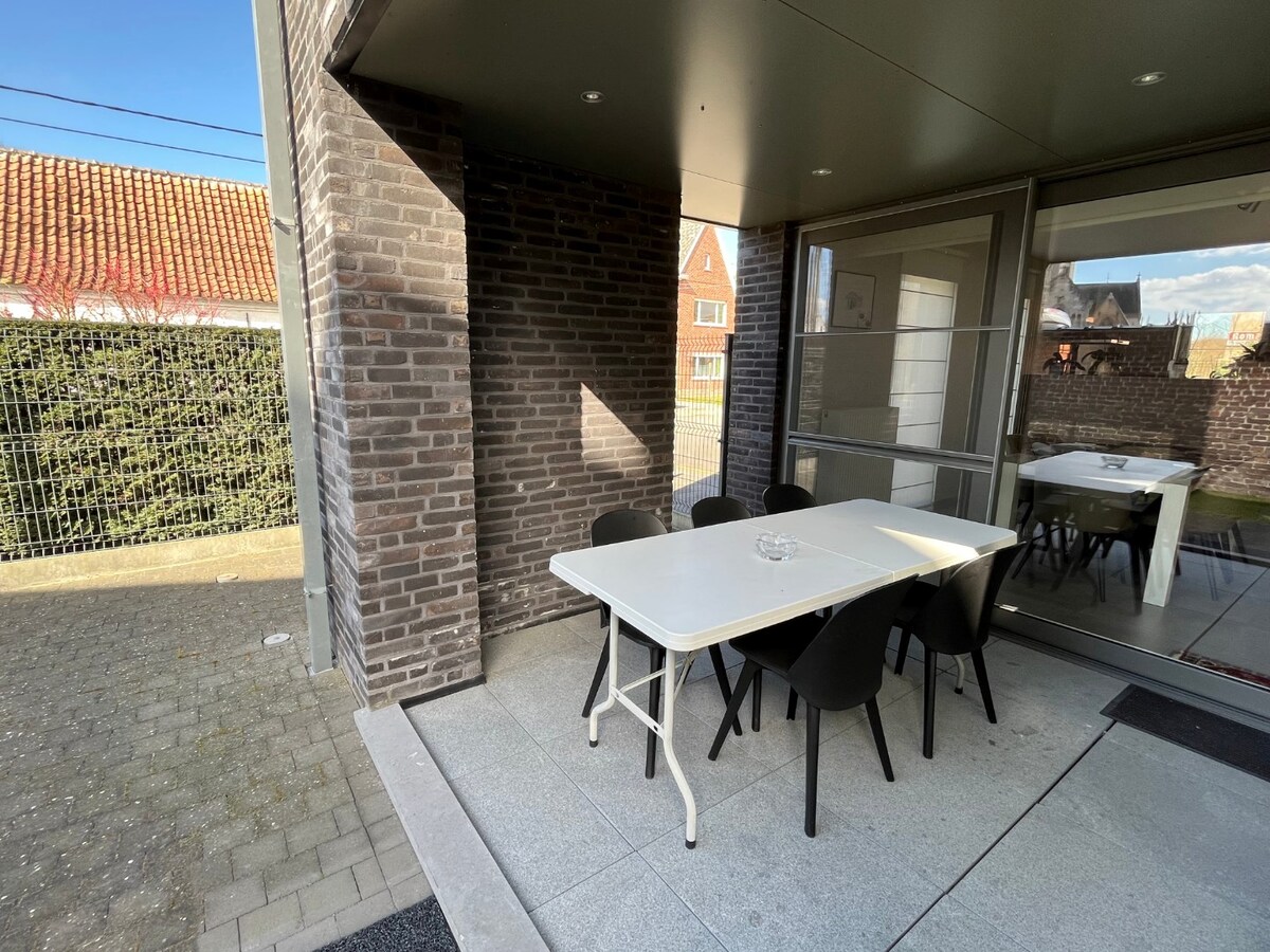 Luxueus én ruim gelijkvloers appartement in rustige omgeving. 