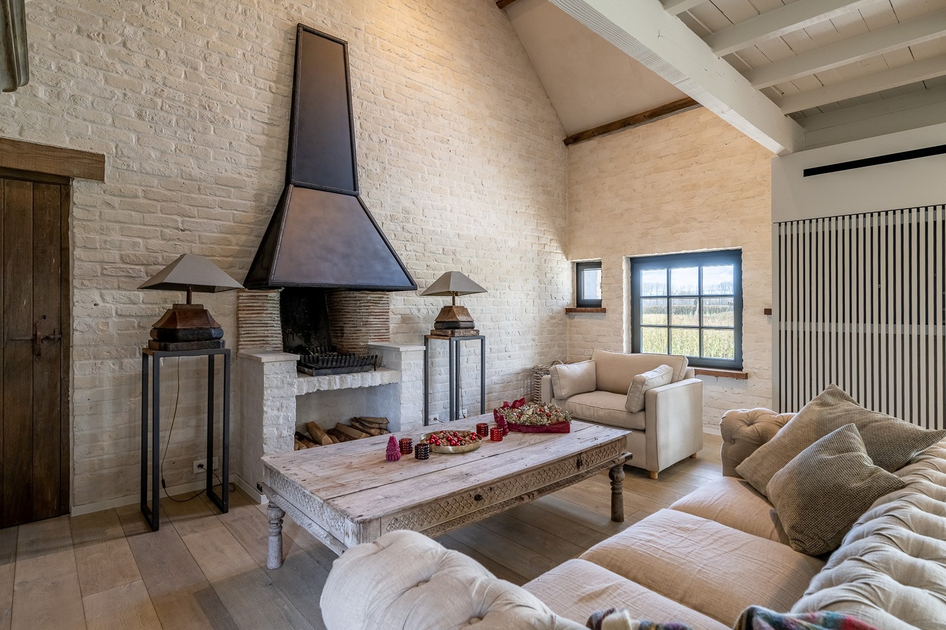 OPENDEURDAG Zaterdag 02/05 - 10u30 - 12u30 (Pereboomstraat 1 te Damme) : Uitzonderlijk gerenoveerde Hoeve met bijhuis op een domein van 1,5 hectare 