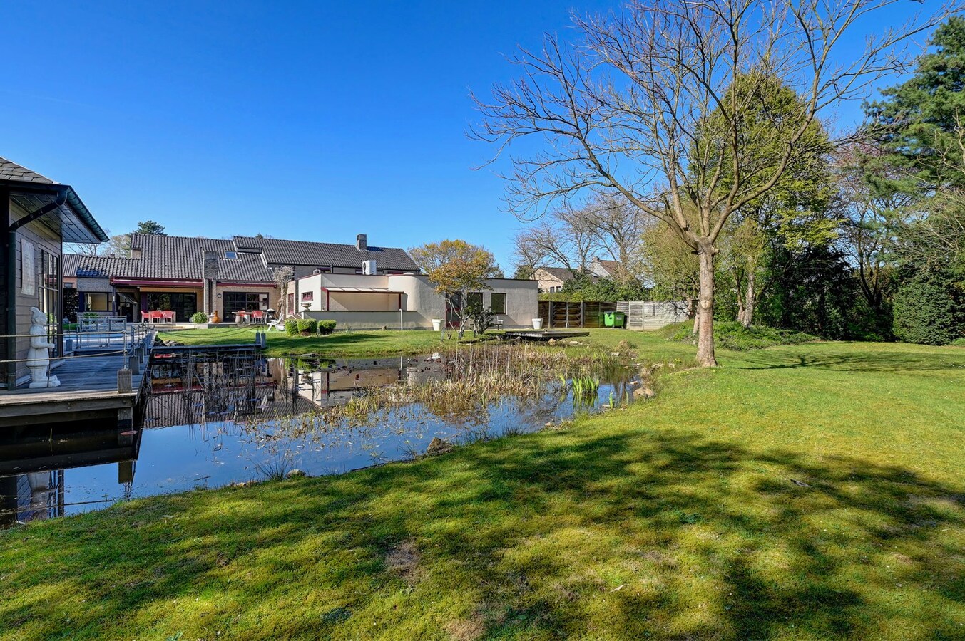 Uitzonderlijk kantoorgebouw met woonst 