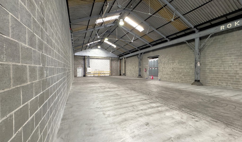 Magazijn te huur aan Houtdok in haven Antwerpen