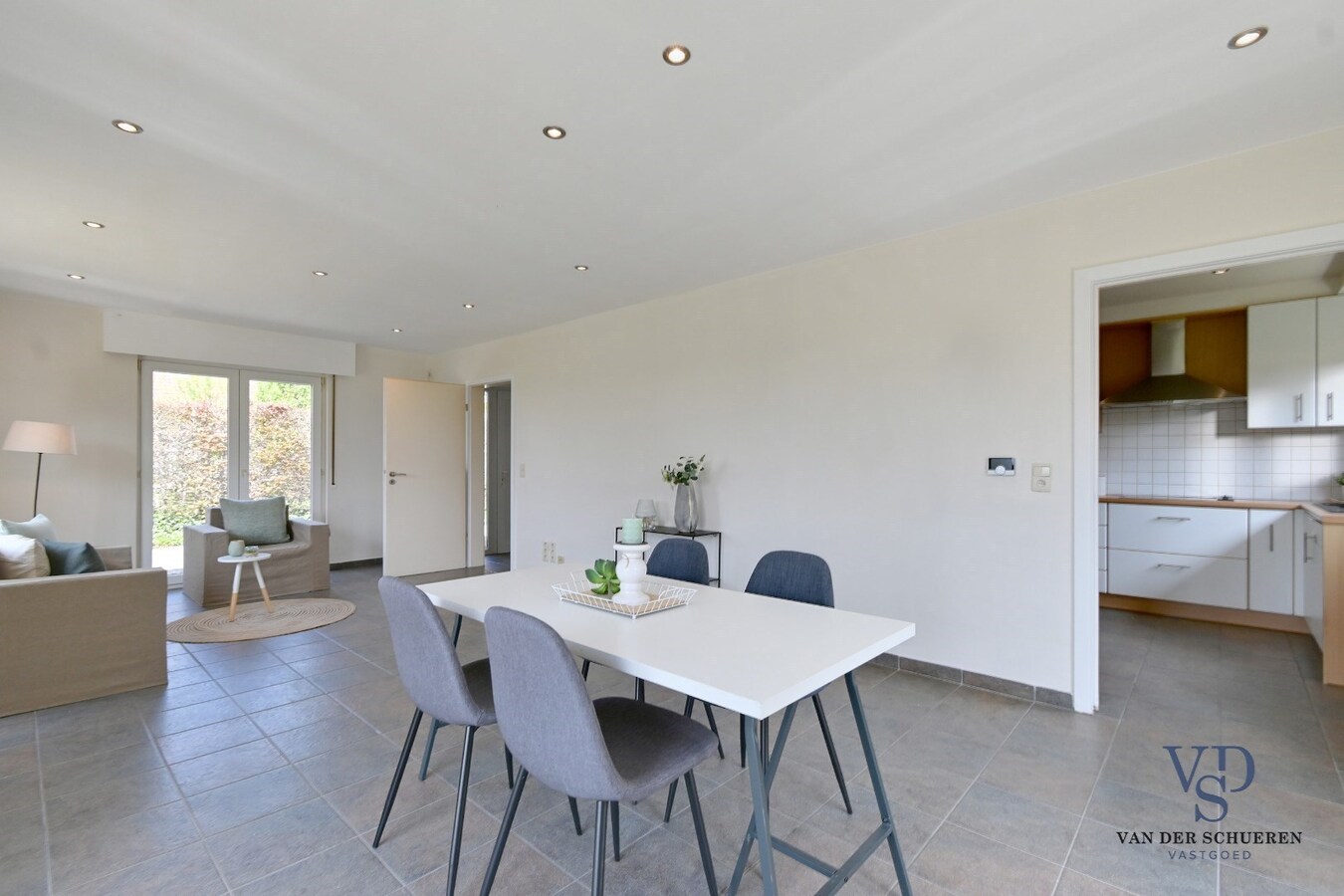 Bungalowwoning met afzonderlijke garage 