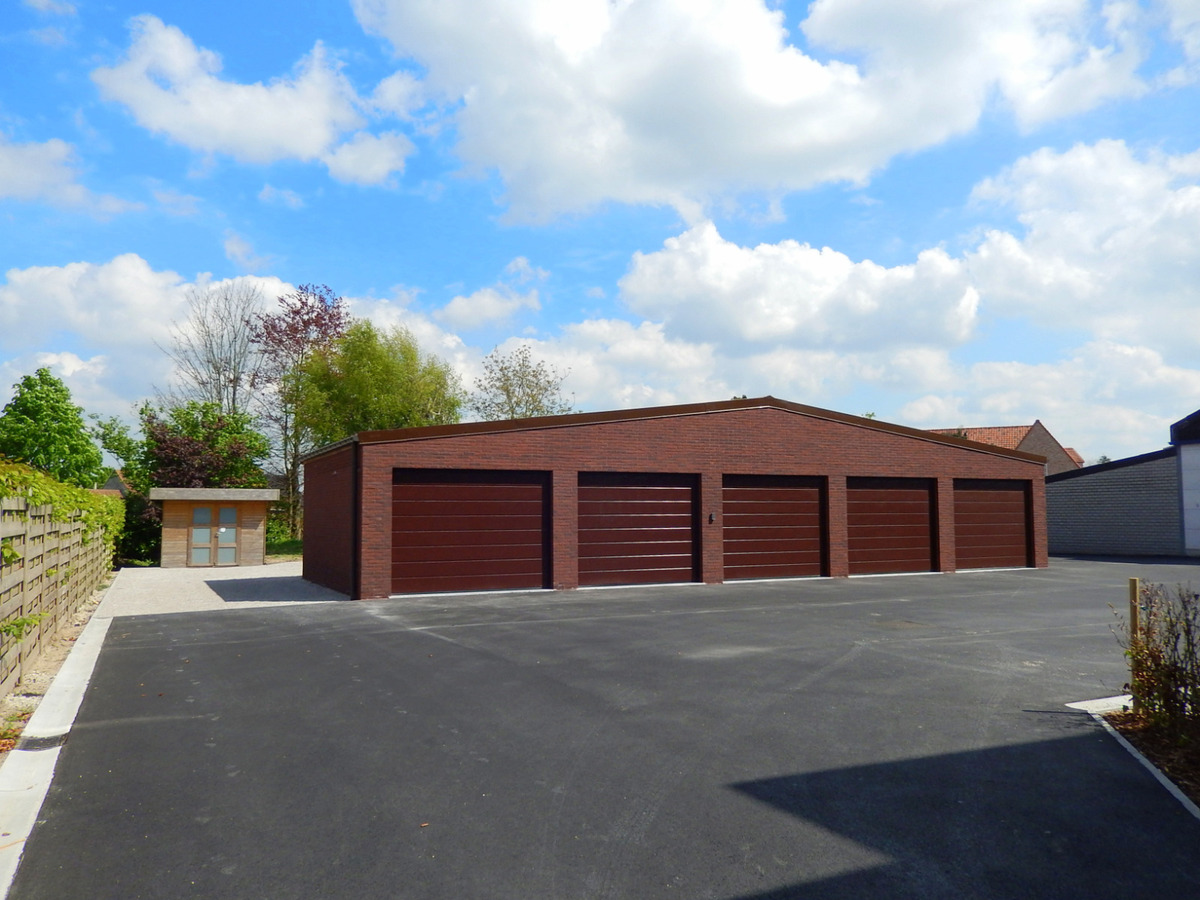 Garagebox met elektrische poort 