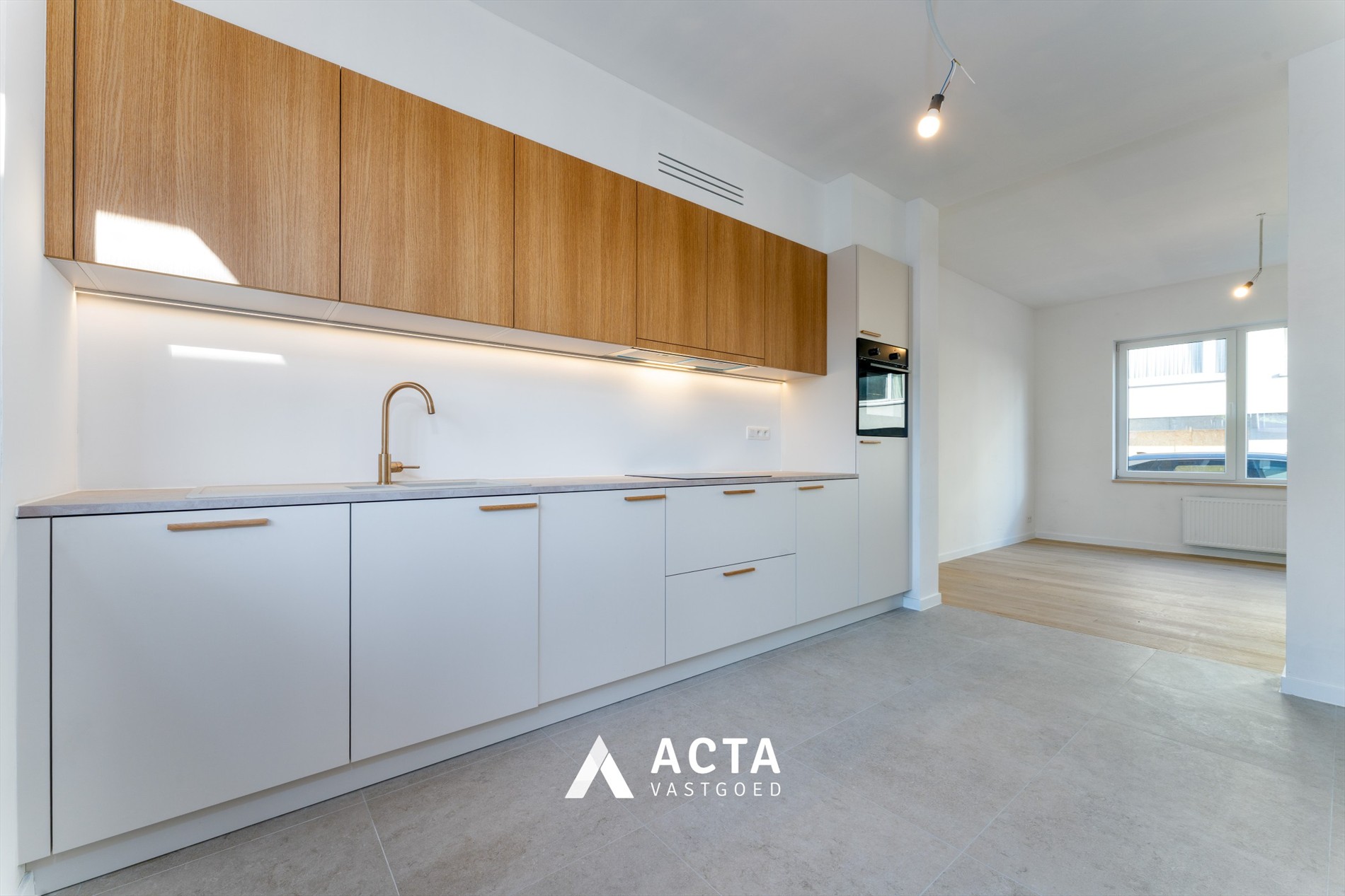 Recent gerenoveerd gelijkvloers appartement nabij centrum 