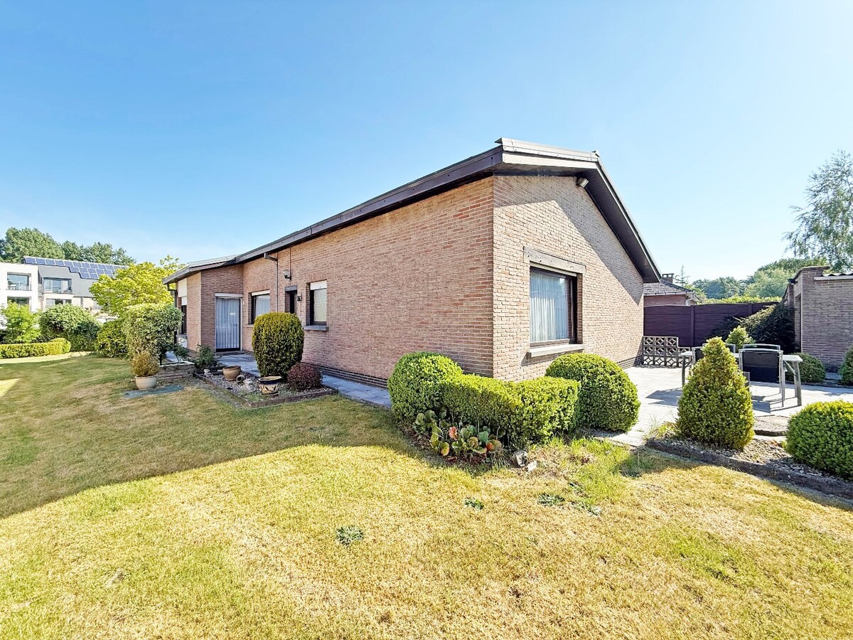 Goed onderhouden seventies bungalow op 19 are te Grimminge 