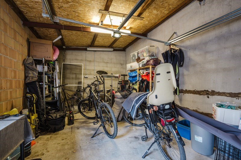 Instapklare, gerenoveerde gezinswoning met garage en oprit in hartje Zeebrugge 