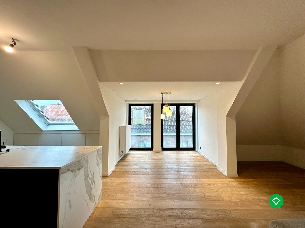 Penthouse met drie slaapkamers en garage in het centrum Koekelare 