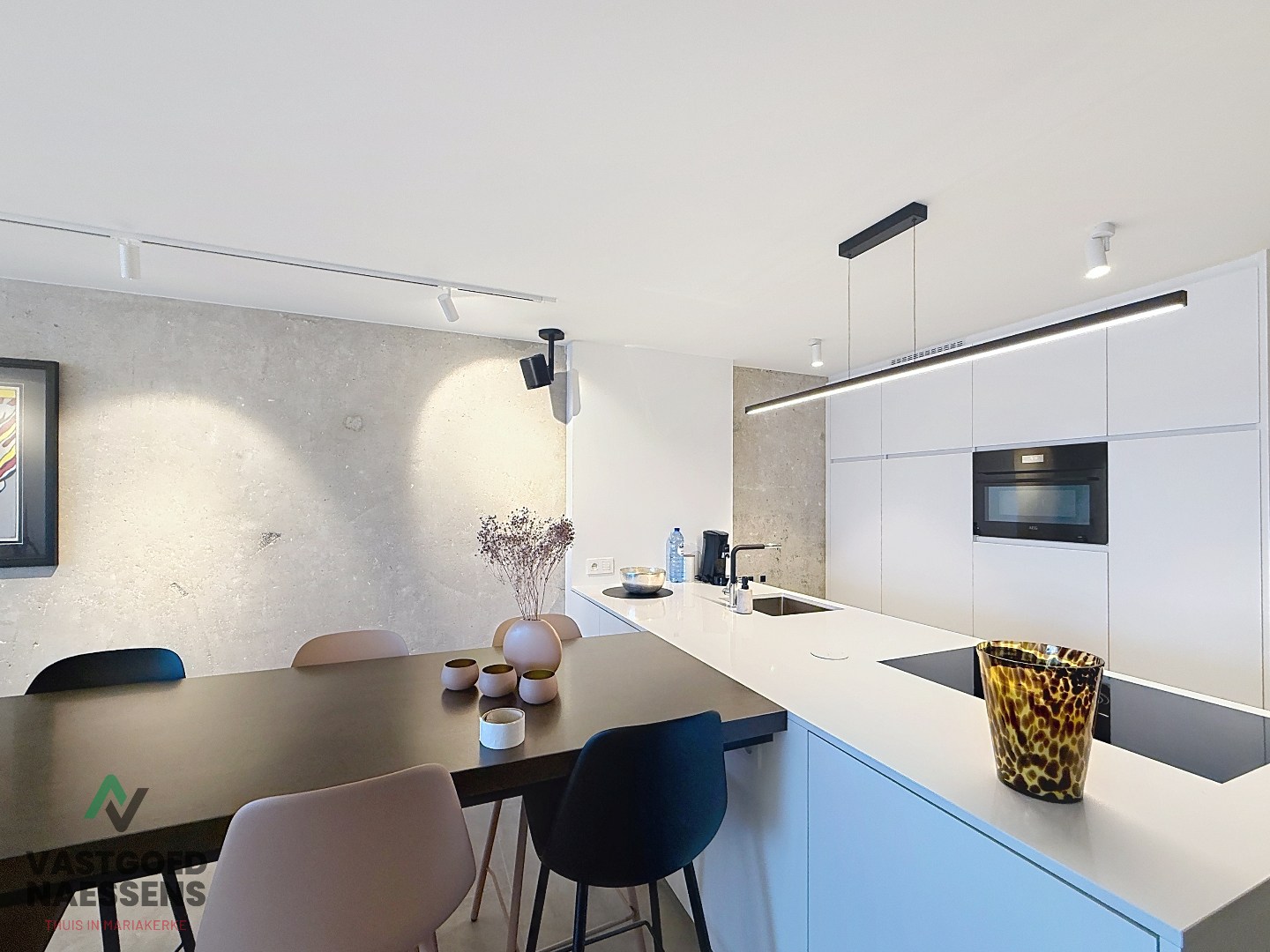 Magnifique appartement rénové de 2 chambres avec vue panoramique. 