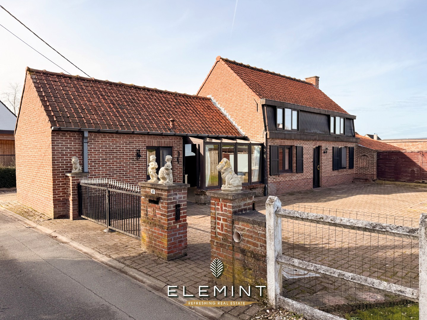 Karaktervolle te renoveren woning in rustige straat te Olsene 