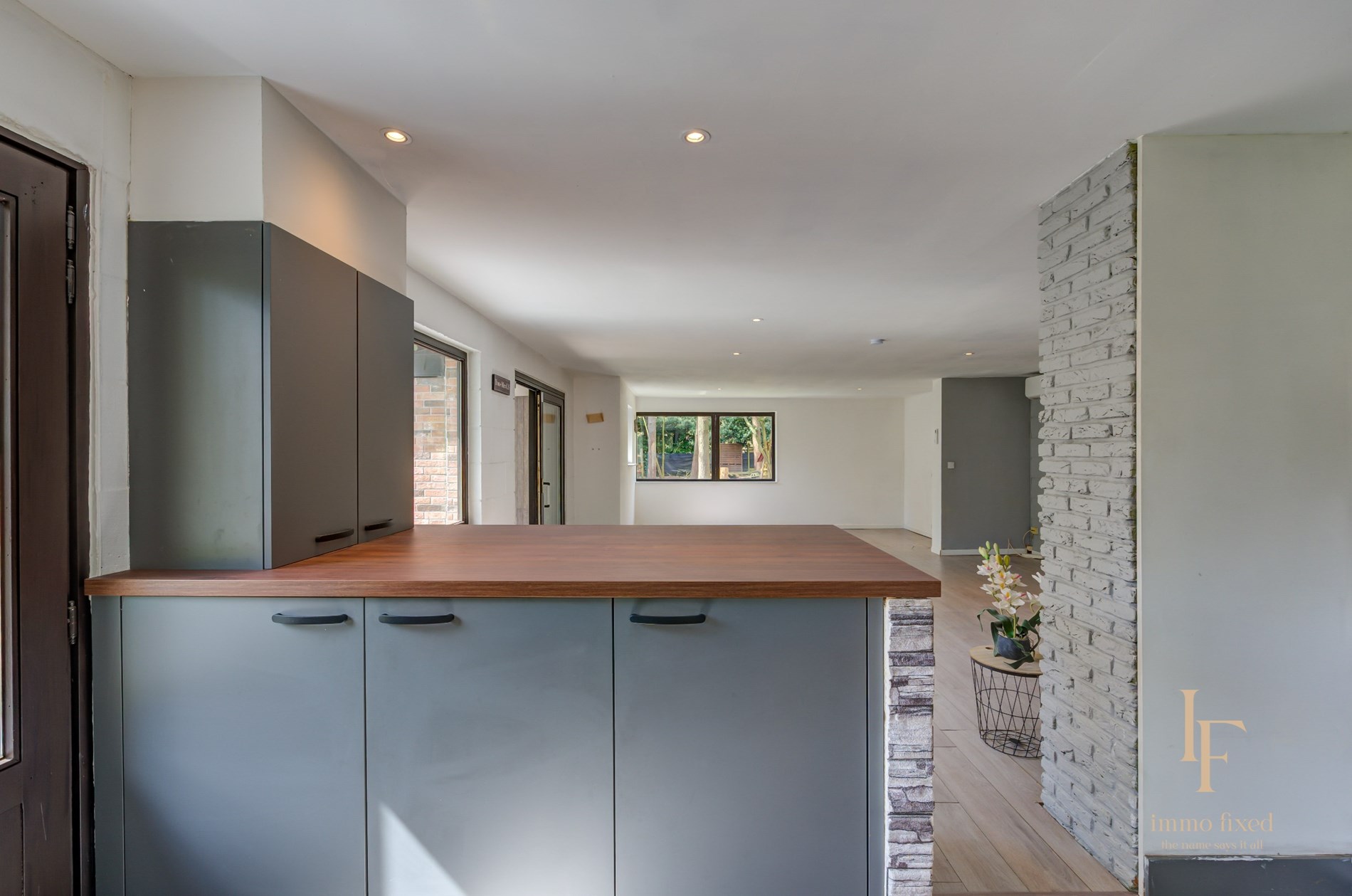 Vrijstaande woning (TE RENOVEREN) op 1400m2 grond te Schilde! 