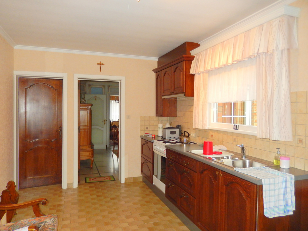 Woonhuis met 3 slaapkamers, tuin en garage 