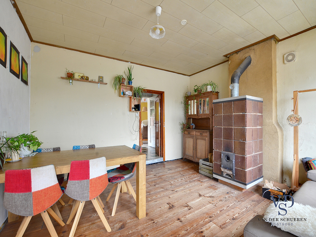 Karaktervolle, te renoveren woning (op bijna 900 m²). 