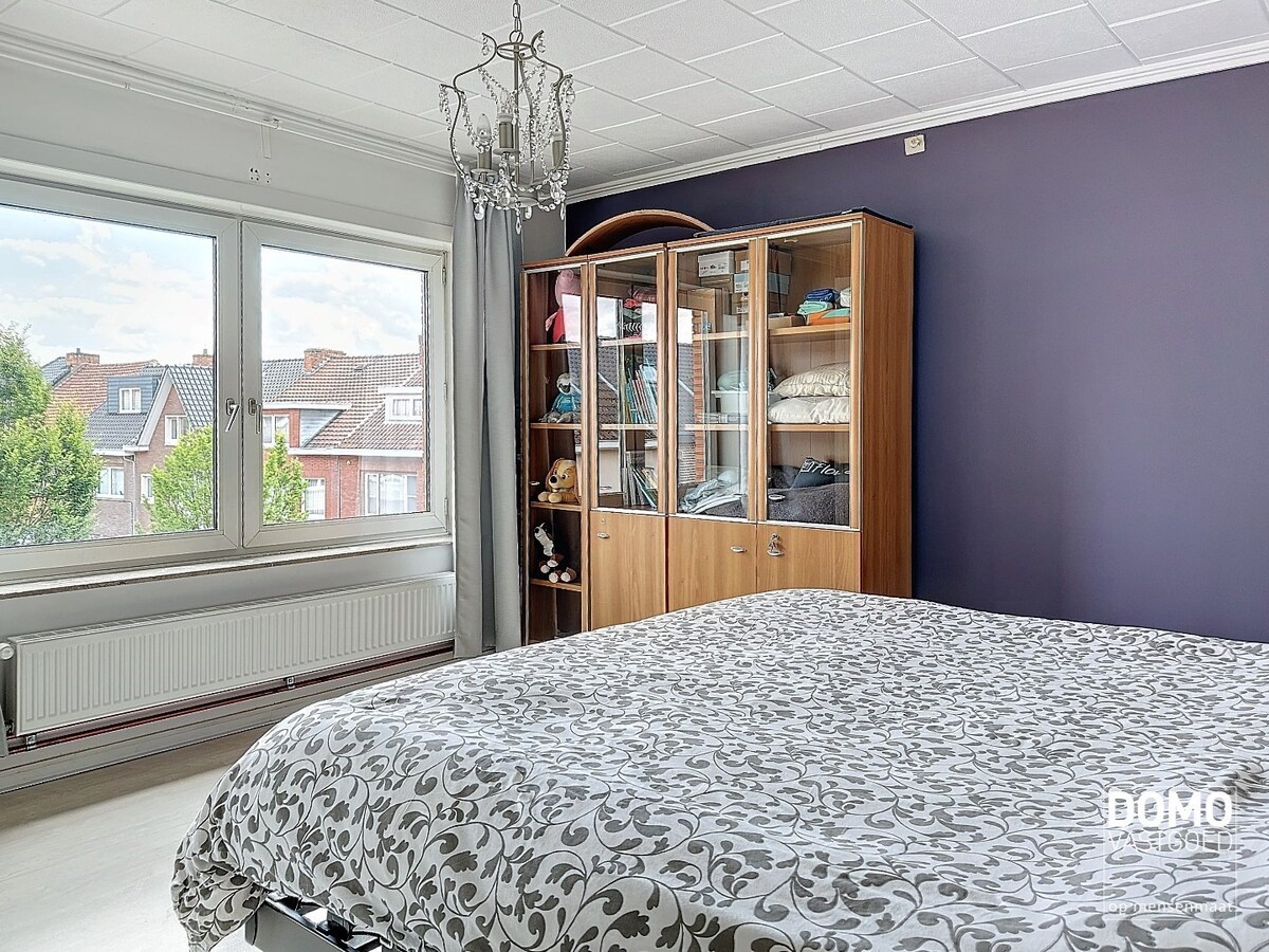 Gerenoveerd duplex appartement met 2 slaapkamers in het centrum van Runkst. 