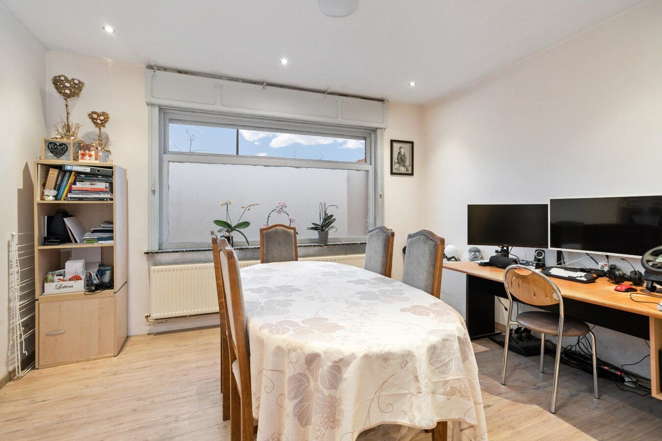 Centraal gelegen woning op ruim perceel van 721m² 